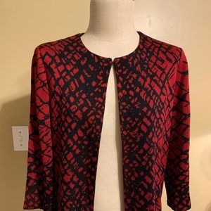 Mid sleeve red and black top